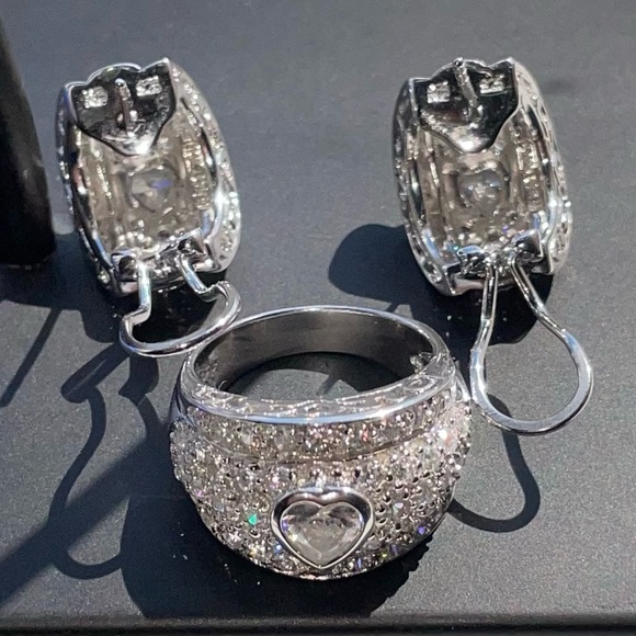 Gorgeous Heart Ring with Matching Earrings - Picture 8 of 12